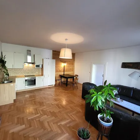 Pine House Apartman Fölöstöm