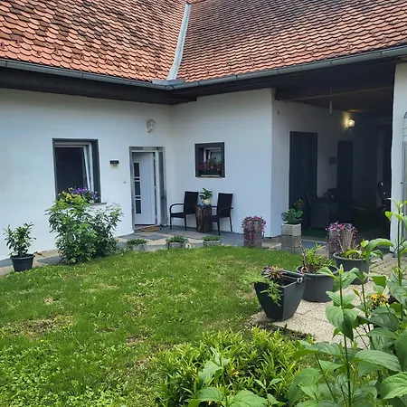 Pine House Apartman Fölöstöm